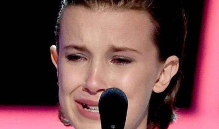translated from Spanish: Millie Bobby Brown cries as she recounts encounter with fan