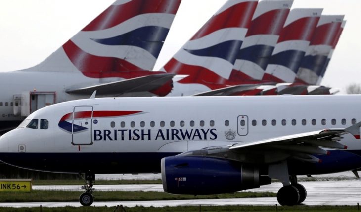 translated from Spanish: New Covid-19 strain: Government suspends flights from Britain