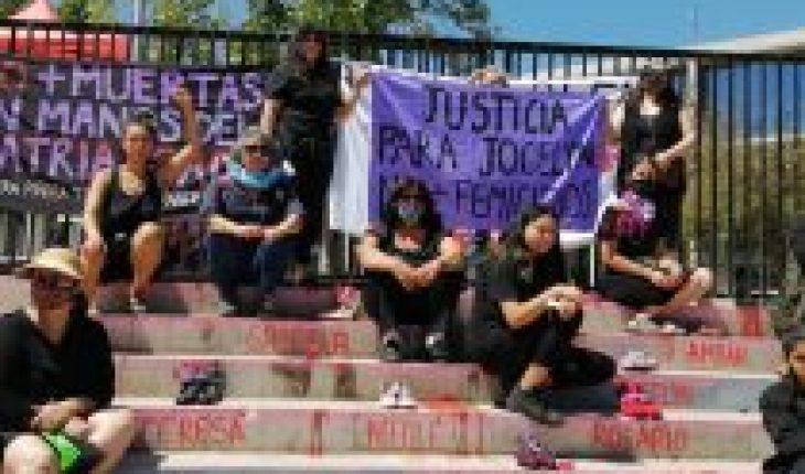 translated from Spanish: No more femicides in Peñalolén