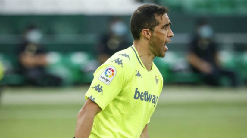 Pellegrini reported that Claudio Bravo will be relegated to Granada for ailment