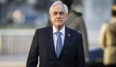 translated from Spanish: President Piñera apologizes for walk without mask