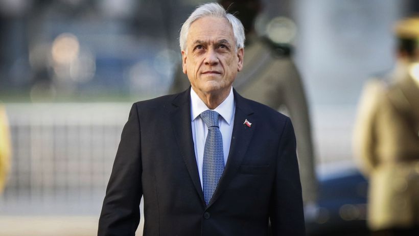 President Piñera apologizes for walk without mask