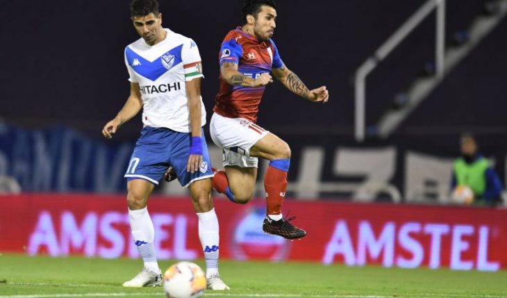 translated from Spanish: South American: U. Católica beats Velez in Argentina and dreams of the semi-finals