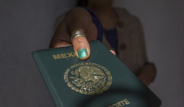 translated from Spanish: Suspend CDMX passport issuance until further notice