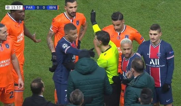 translated from Spanish: [VIDEO] Racist insult of the fourth referee ends in suspension of the match between PSG and Istanbul Basaksehir for the Champions League