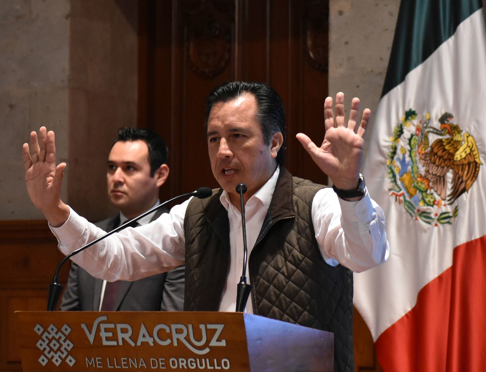 A Veracruz no llegan vuelos de Inglaterra: Cuitláhuac sobre variante COVID