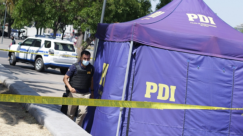 Asesinan con arma blanca a un hombre en pleno de Santiago Centro