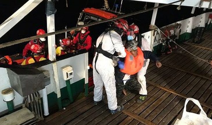 Buque humanitario rescató 265 migrantes en el Mediterráneo y busca un puerto seguro