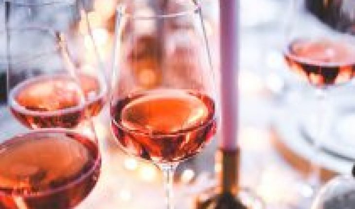 Distintas alternativas para disfrutar del Rosé, el vino de moda de este verano