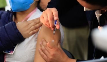 Hospitales COVID tienen 3 días para aplicar 439 mil vacunas a su personal