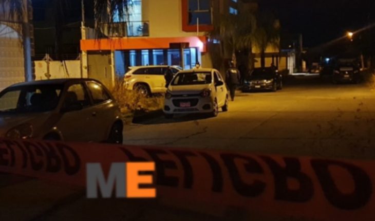 Joven se dispara mientras manipulaba un arma dentro de su domicilio en Zamora