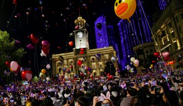 La ciudad de origen del COVID Wuhan, festeja con miles de personas en la calle la llegada de 2021