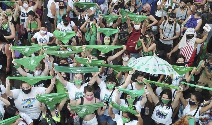 La “marea verde” mexicana exige despenalización del aborto: presidente analiza consulta popular