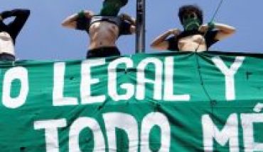 Presidente de México propone que mujeres decidan en referéndum sobre aborto en el país