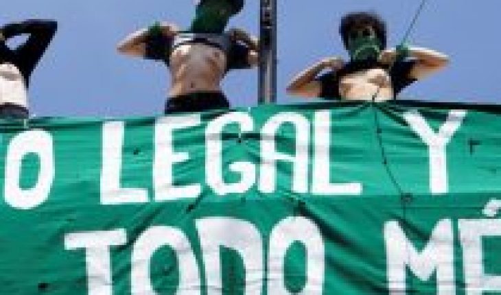 Presidente de México propone que mujeres decidan en referéndum sobre aborto en el país