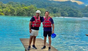 Sin cubreboca, Mario Delgado y el presidente del Senado vacacionan en Chiapas