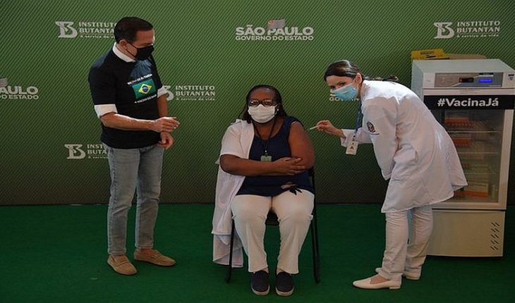 Tras múltiples polémicas Brasil finalmente aprobó vacunas contra el coronavirus