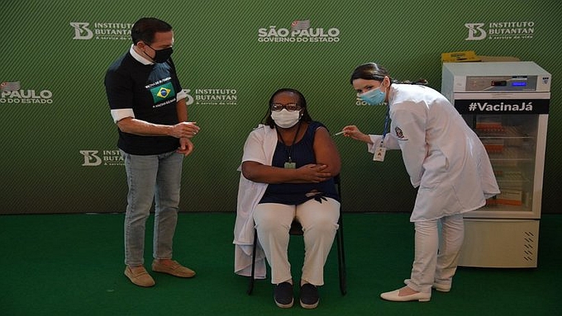Tras múltiples polémicas Brasil finalmente aprobó vacunas contra el coronavirus