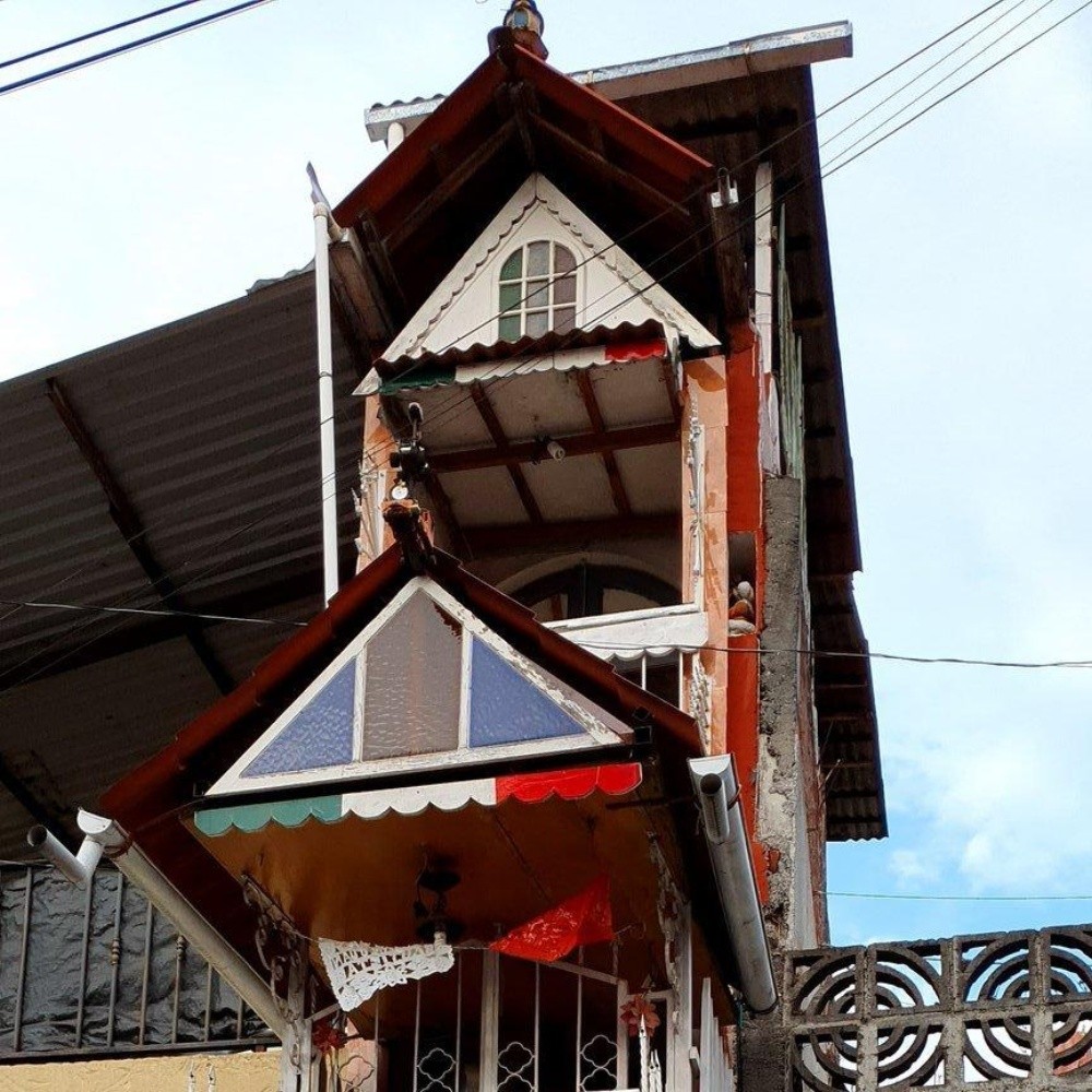 Meet the World's Narrowest House in Uruapan