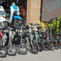 Spain joins the countries that regulate the use of the electric scooter What is going on in Chile?
