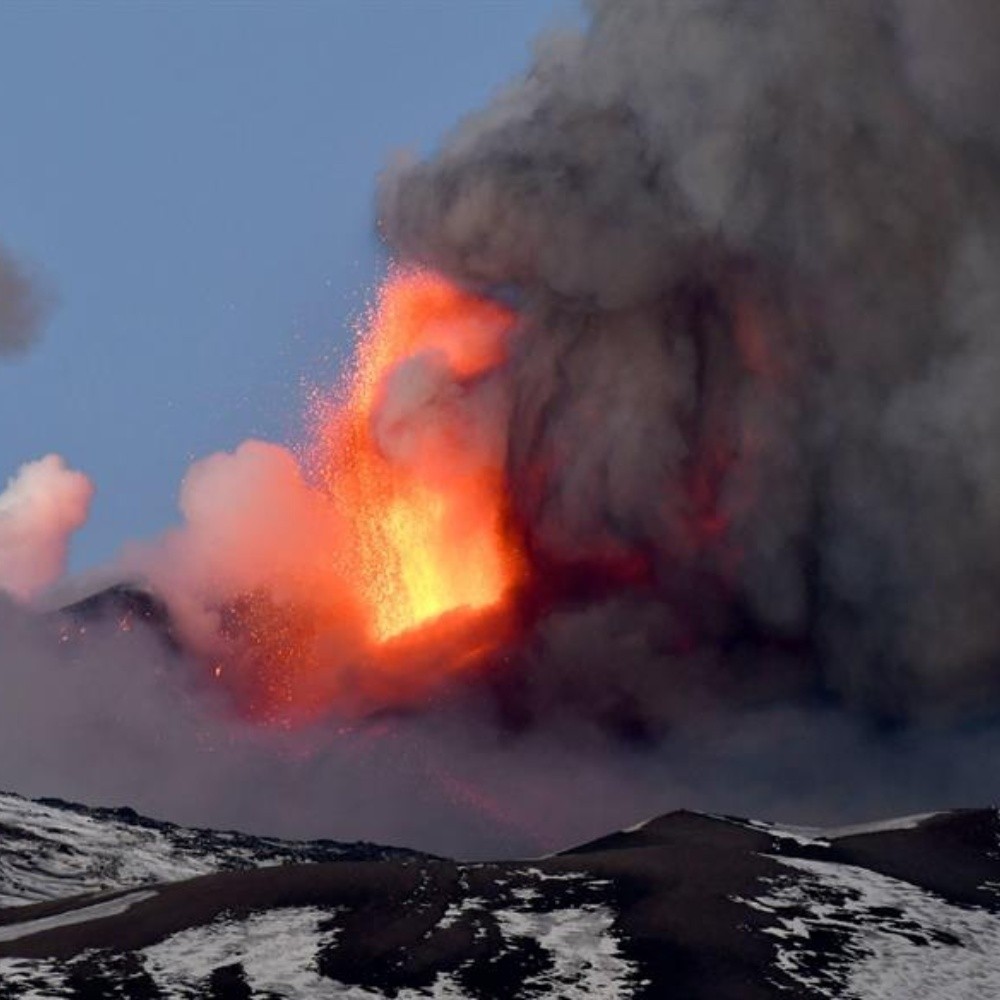 Entra en erupción el Volcán Etna en Italia