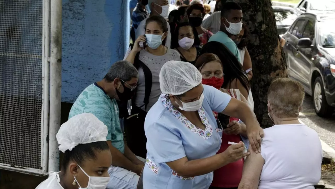 translated from Spanish: “Air vaccines”: Report that in Brazil it applies empty injections
