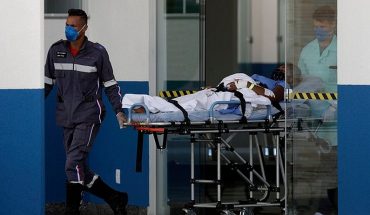 translated from Spanish: Brazil’s capital begins total pandemic quarantine after one of the deadliest weeks in the country