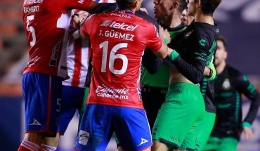Felix Torres pushed a stadium handball