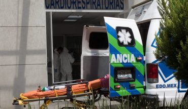 translated from Spanish: Mexico exceeds 185,000 COVID deaths; there are 53,000 active cases