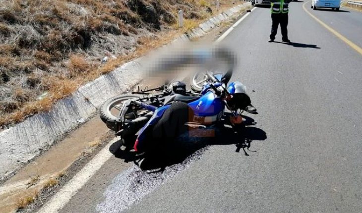 translated from Spanish: Motorcyclist dies after accident at Morelia-Quiroga