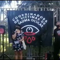 Victims of eye trauma show support for injured teacher during demonstration in Plaza Italia