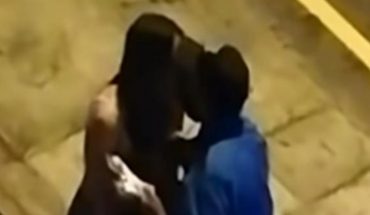 translated from Spanish: Woman kisses police to avoid fine for curfew in Peru