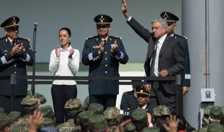 77% de mexicanos, a favor de líder único; 40% aceptaría gobierno militar