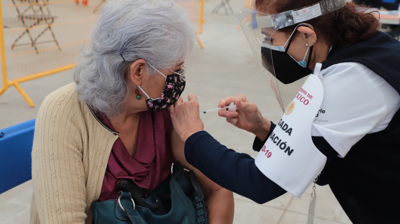 Aplicadas, más de 8 mil dosis de vacuna contra COVID-19 a adultos mayores de 60 años en Morelia