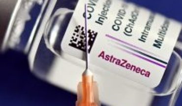 AstraZeneca dice que su vacuna es 79% efectiva y no conlleva riesgo de coágulos