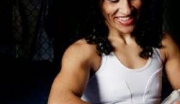 Boxeadora Crespita Rodríguez motiva reinserción social a jóvenes mujeres que están en Sename