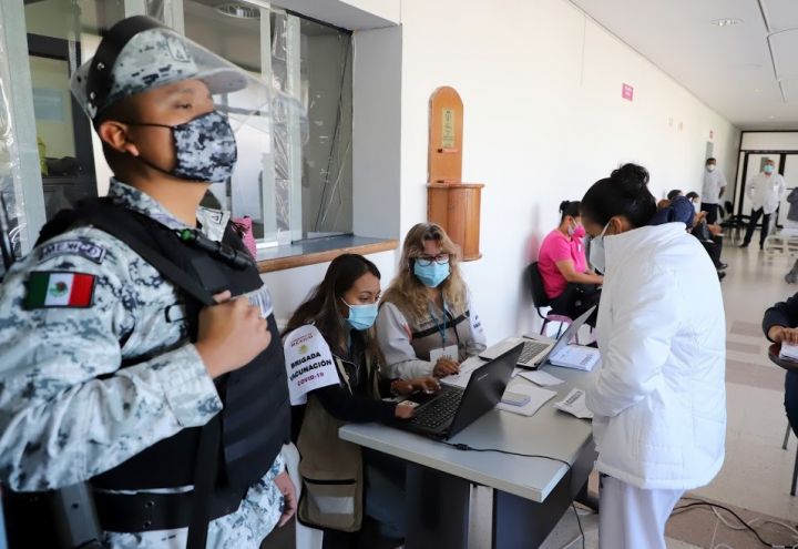 Cancelan sin aviso a usuarios vacunación en Zitácuaro, Michoacán