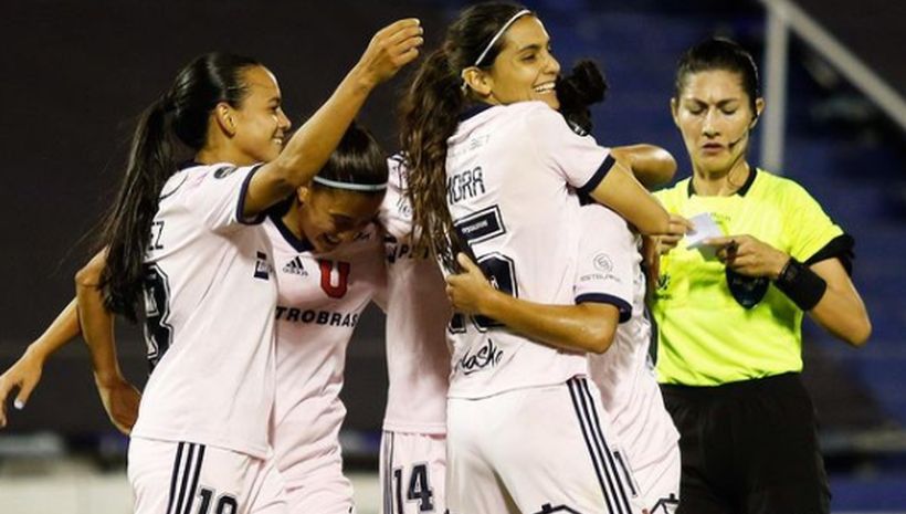 Con un triplete de Daniela Zamora la U goleó y avanzó a cuartos de la Libertadores Femenina