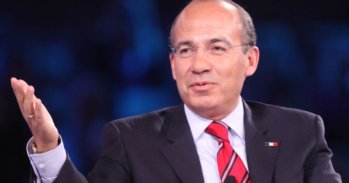 Denuncian a Felipe Calderón, por traición a la patria, ante la FGR