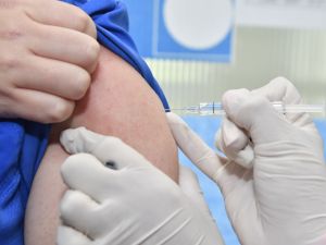 Dilema mundial: ¿Usar o no la vacuna Covid-19 de AstraZeneca?