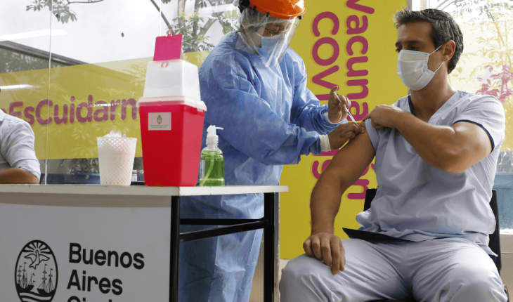 El Gobierno porteño comenzará la vacunación a docentes la próxima semana