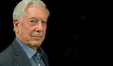 El escritor ganador del Premio Nobel de Literatura, Mario Vargas Llosa, cumple 85 años