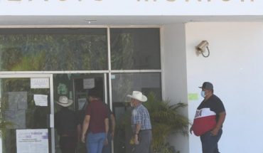 Funcionarios del Ayuntamiento de Angostura solicitan licencia