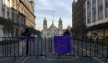 Gobierno coloca más vallas en accesos al Zócalo previo a marcha del 8M