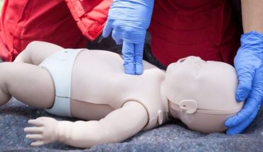 Joven salvó vida a bebé de seis meses con una maniobra de reanimación