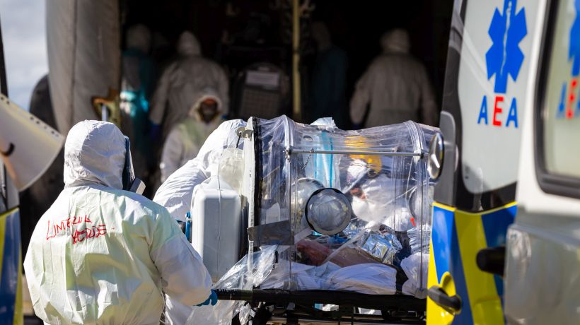 La OMS ve "irrealista y prematuro" acabar con el coronavirus este año