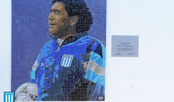 Racing Club inauguró un mural de Maradona en mosaico en el Cilindro