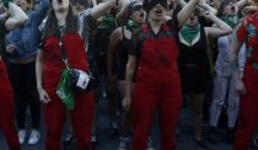 Red de Actrices Chile y CF8M convocan a representar “un violador en tu camino” en el frontis del Estacio Nacional en contra del abuso policial