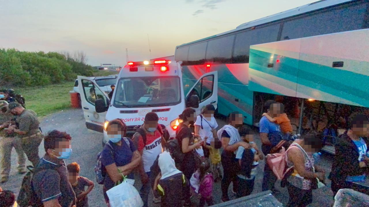 Rescatan 42 niños y 36 adultos migrantes en Tamaulipas