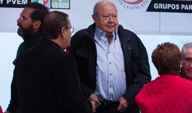 Romero Deschamps ya no será trabajador activo de Pemex: AMLO